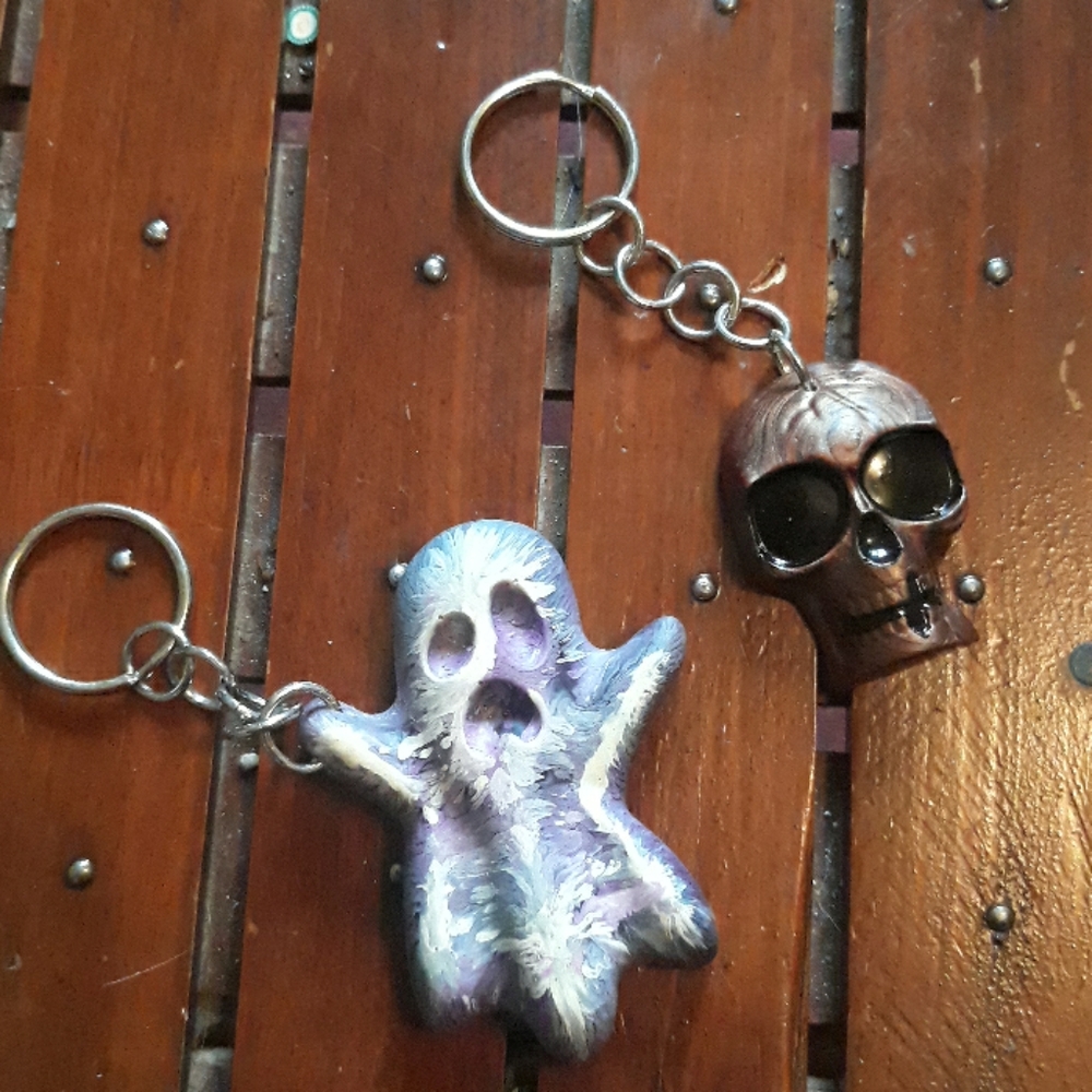 Lot of 2 Halloween keychains
